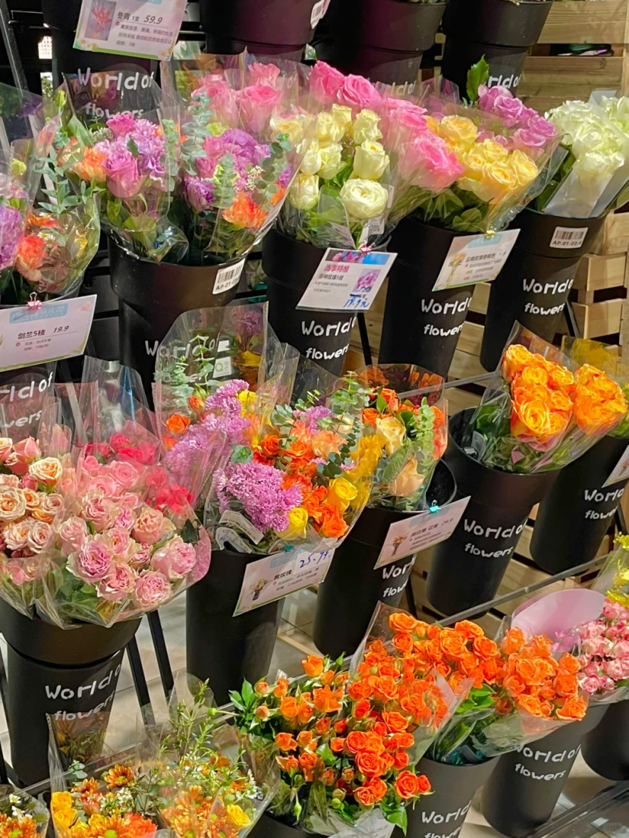 拆解了七鲜、盒马的蔬果花策略，发现即时零售破局之道