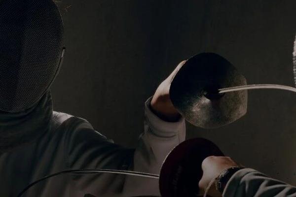 明星创业者被击碎的21个月｜WAVES