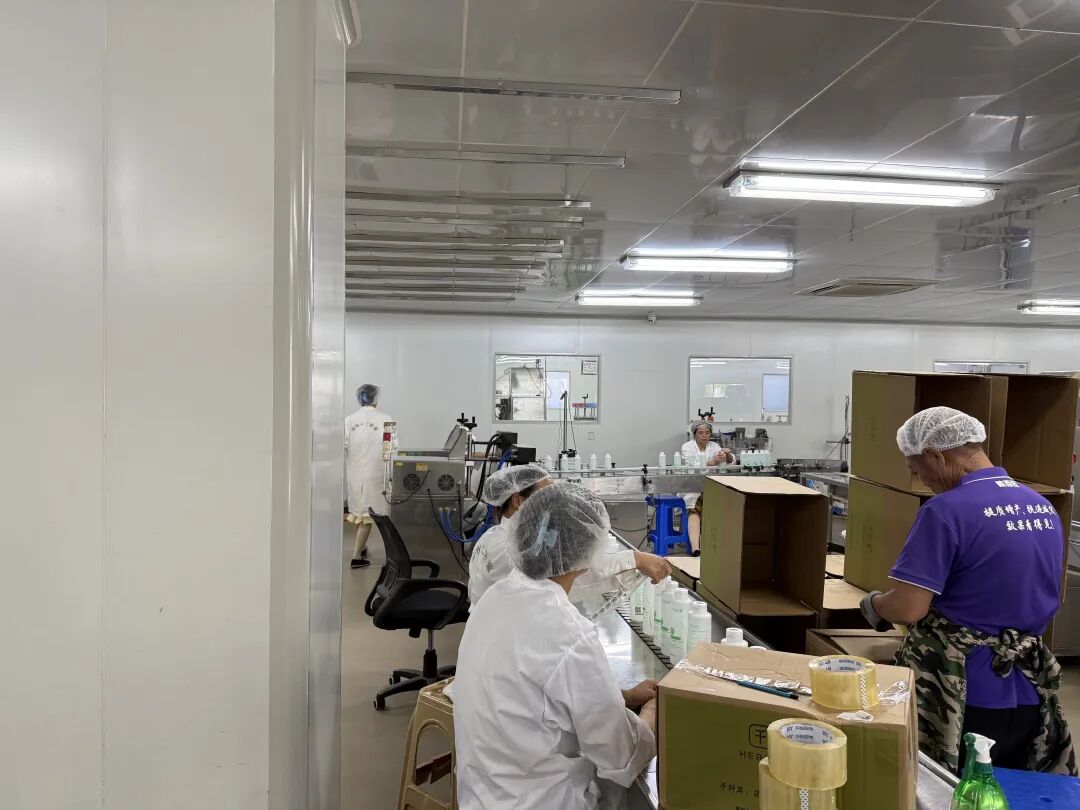 千纤草和拼多多，两个固执者的共赢