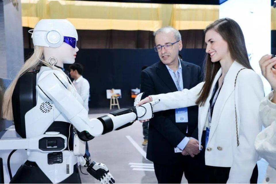 车企卷科技，豪赌下一个十年？