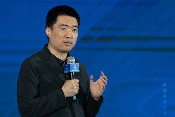 理想战略会大反思：承认变慢、全力出海、重投AI｜36氪独家