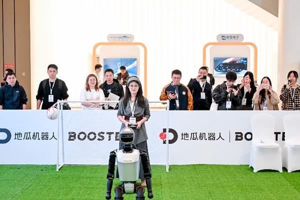 地瓜机器人发布云端一站式开发平台，一句话实现机器人应用开发与部署｜最前线