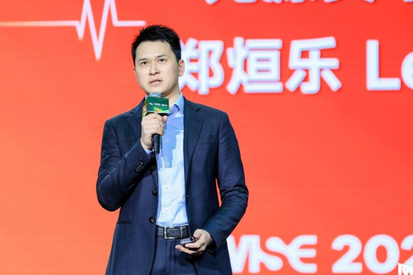 光源资本创始人郑烜乐：从硅基智能到硅碳融合，拥抱AI全要素的新时代｜WISE 2025 商业之王