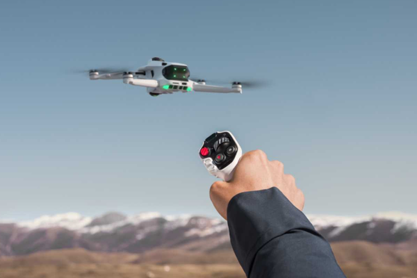 影翎 Antigravity A1 无人机正式发售，标准版原价7999元起｜最前线