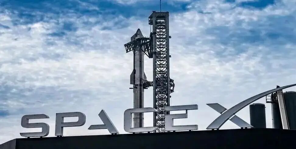 太空争夺战升级：SpaceX的IPO战略与中国星网回应