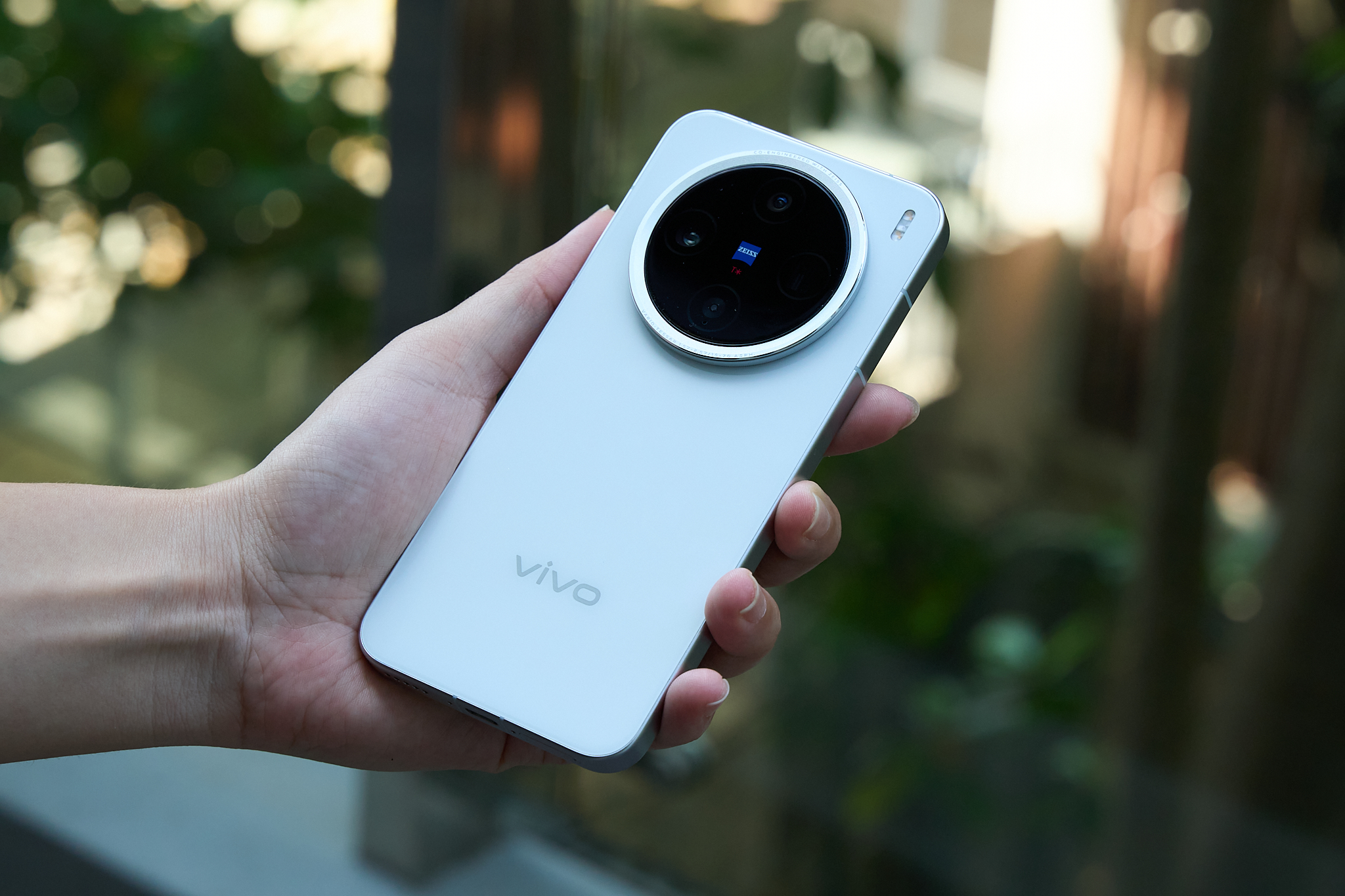 小屏旗舰热潮退去？荣耀Magic 8 mini试探“高粘性小众”市场 小屏旗舰  荣耀Magic mini 轻薄化 Air路线 第2张