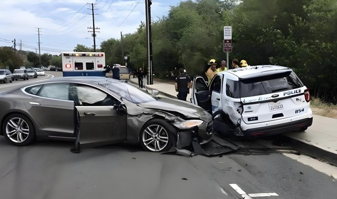 特斯拉陷“自动驾驶”宣传危机：加州或停牌30天，中国同步收紧智驾监管 特斯拉  自动驾驶 虚假宣传 监管风暴 第3张