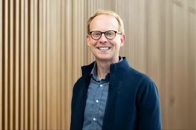 Josh Woodward：从“手搓”工程师到Google CEO的隐形候选人 Woodward Gemini AI Nano Banana Google CEO竞逐 第2张