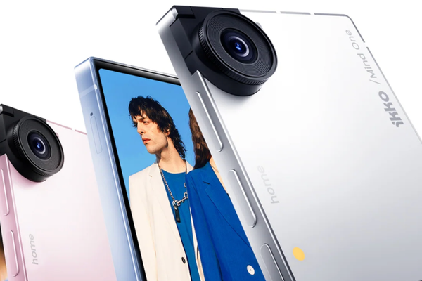 美丽废物还是年轻人潮品？一款迷你AI手机靠情绪价值众筹千万｜焦点分析