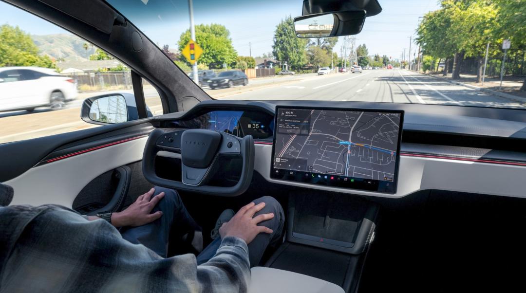 马斯克宣称FSD v14意识觉