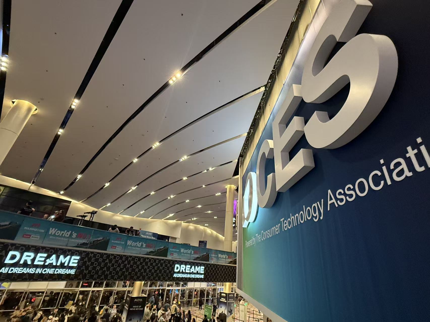 CES这些AI健康硬件太奇葩，能测尿的马桶，还有镜子能看寿命