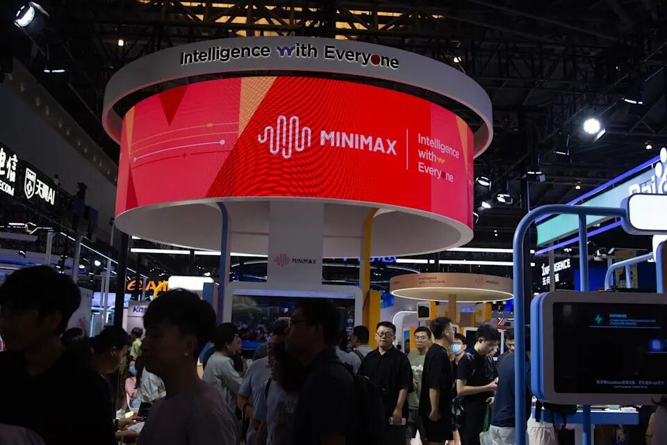 智谱该谢百度，MiniMax闯海外：如何扛住超百倍估值压力？