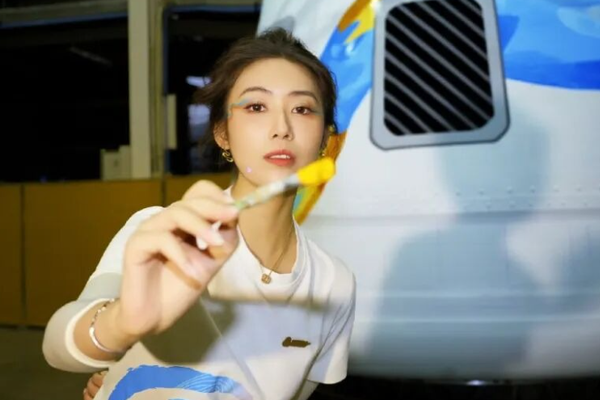 90后央视女主播创业造飞船，上太空300万/人，已有明星签约