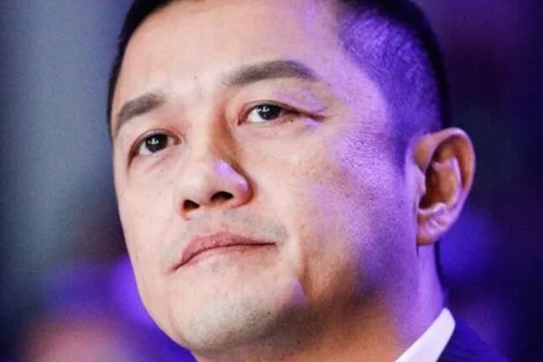 李亚鹏一夜卖了1.6亿元普洱茶
