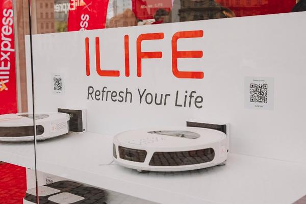 自断主营业务、营收砍半，一家老牌OEM扫地机器人公司的转型豪赌｜Insight全球