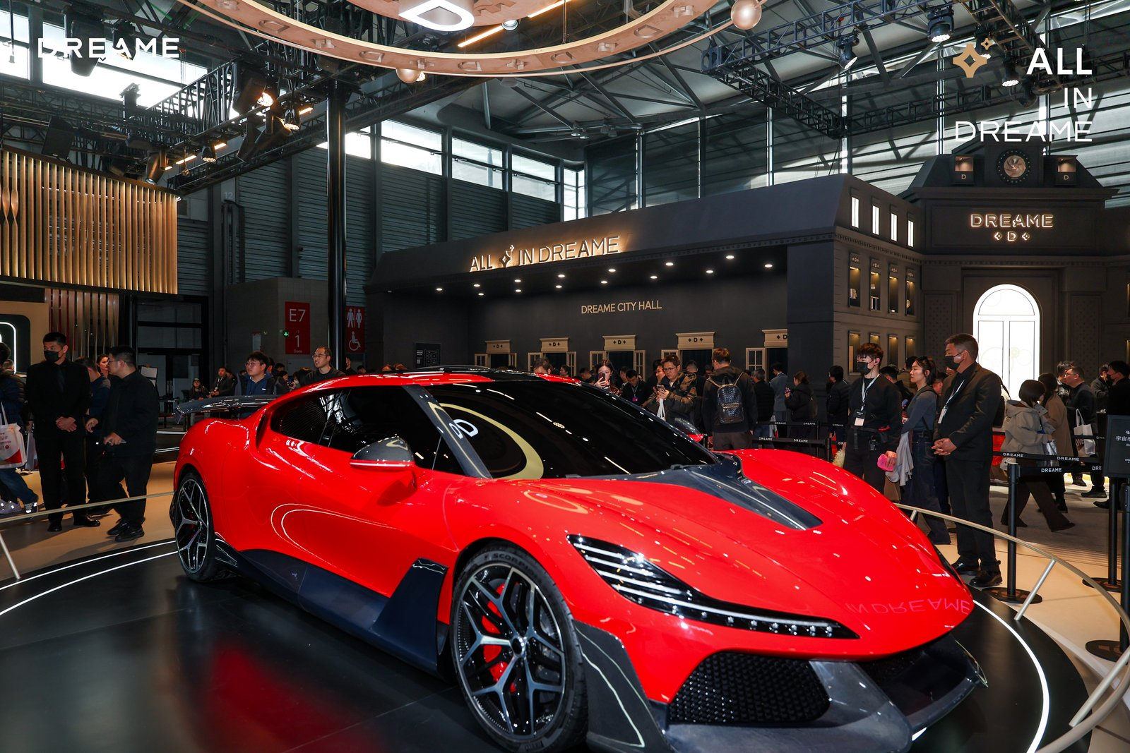 用科技推动人类社会与文明进步，追觅“人车家天地芯”生态亮相AWE2026