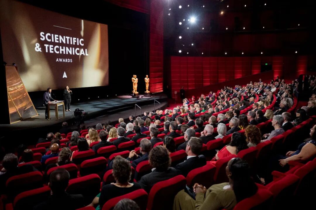 在Pocket 4身上，大疆打了“两张牌”