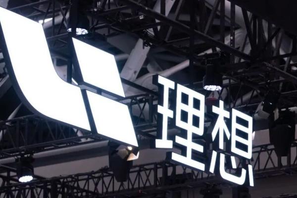 理想组织再动刀：去中间环节，整车和智驾产品回归研发｜36氪独家