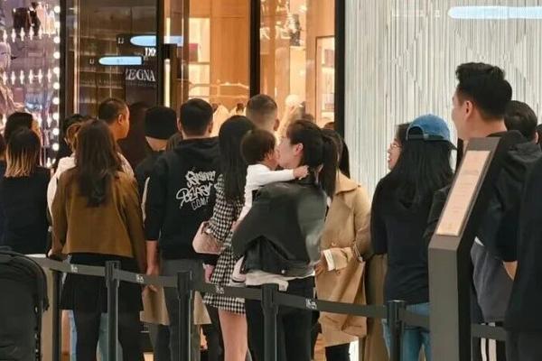 “背后空无一人”的LV，这次中国人彻底不买账了
