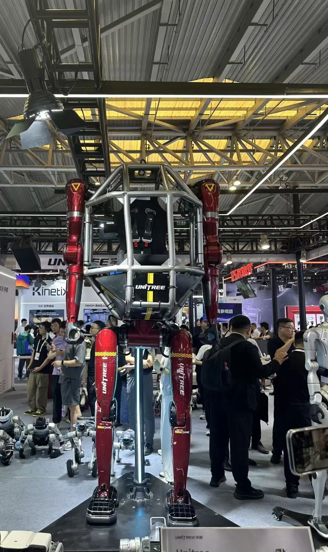 2026 WAIC收官：满场AI新物种背后，藏着物理 AI 的终局线索