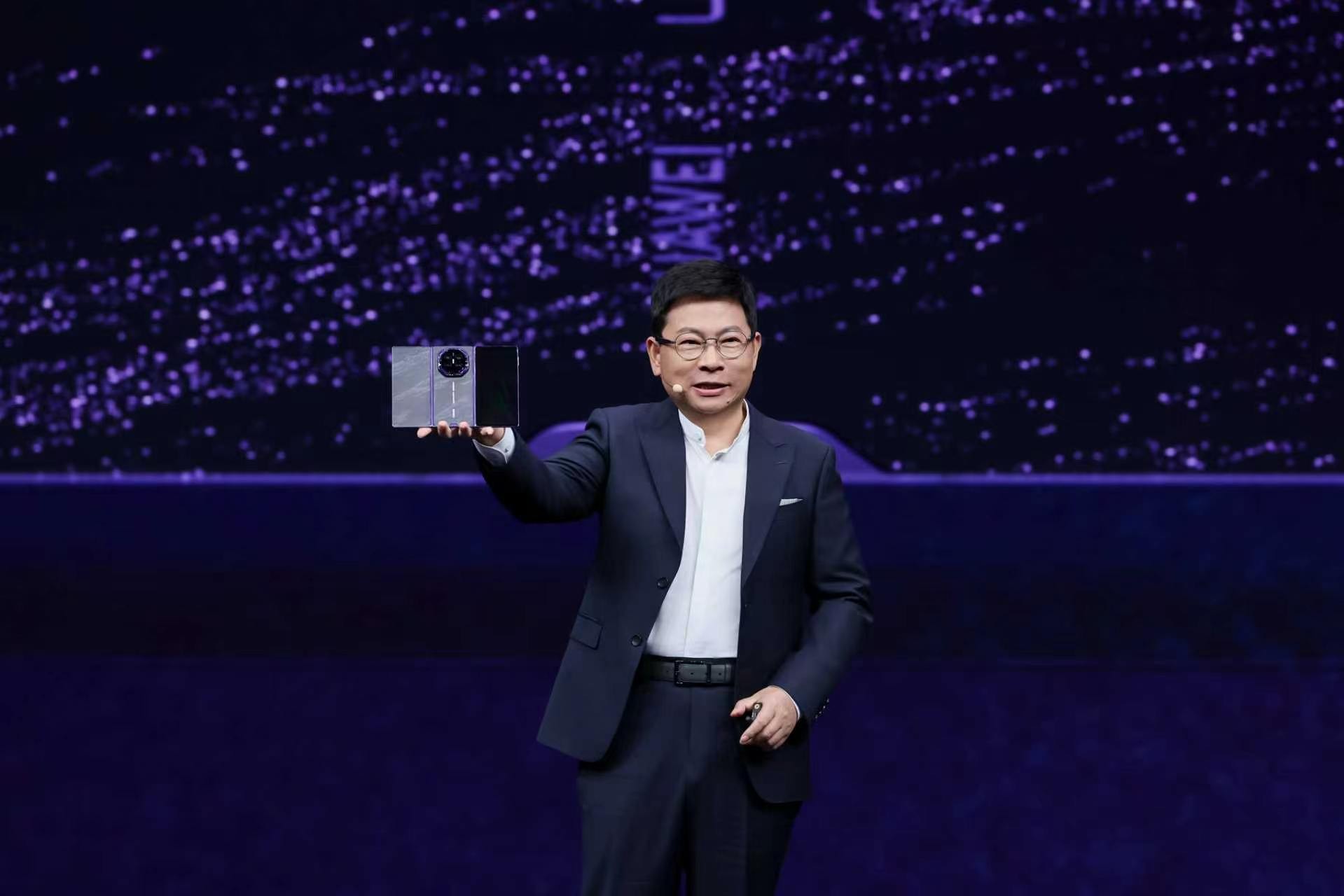 科氪 | 首发搭载麒麟9050 Pro芯片，HUAWEI Mate XT 2 非凡大师正式亮相