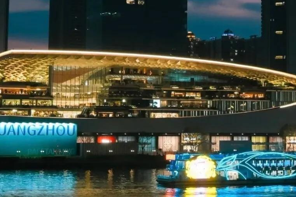 عيد الأمة 2026 في الصين: احتفالات مزدهرة وتنامي في الإنفاق الاستهلاكي